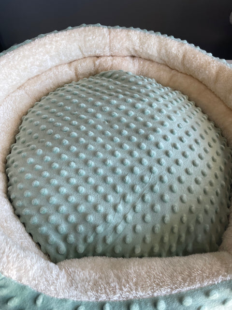 green donut pet bed